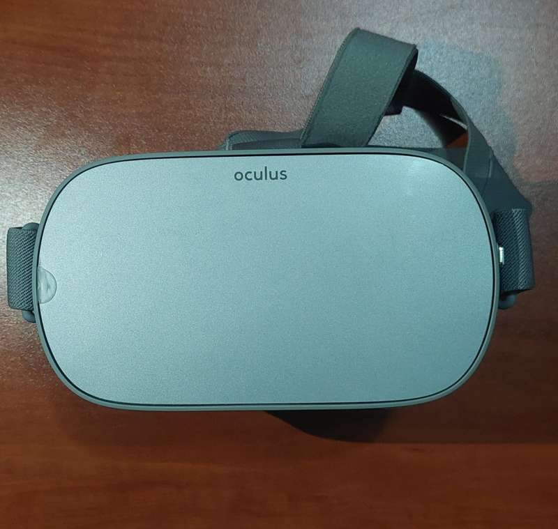 Oculus GO (64GB) VR (with accessories)