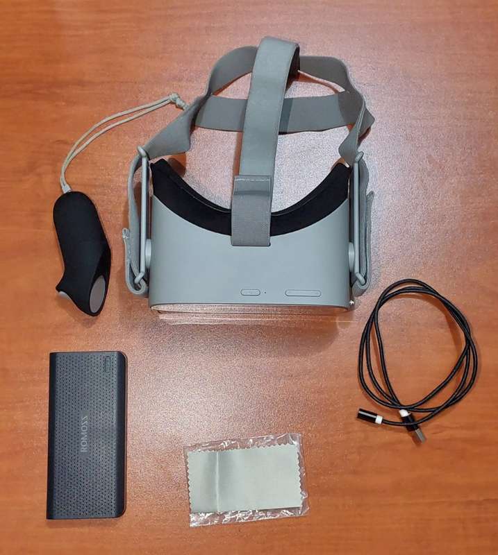 Oculus GO (64GB) VR (with accessories)