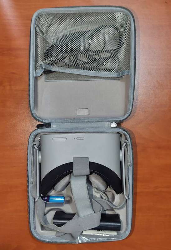 Oculus GO (64GB) VR (with accessories)