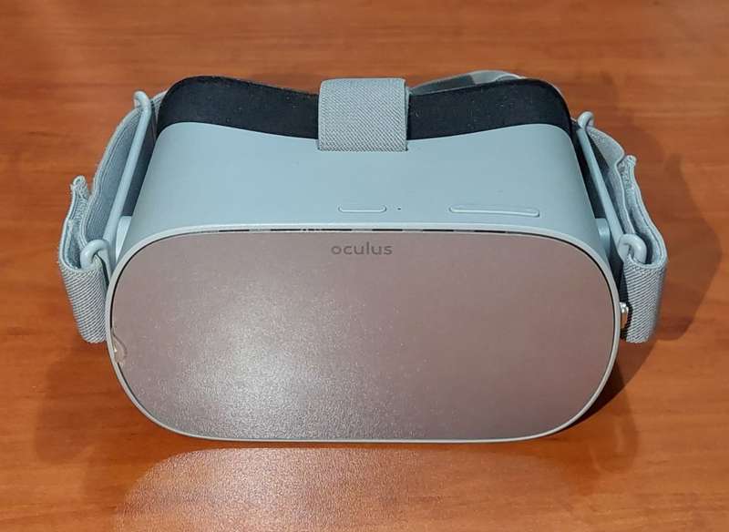 Oculus GO (64GB) VR (with accessories)