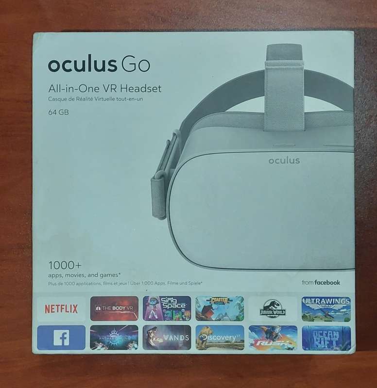 Oculus GO (64GB) VR (with accessories)