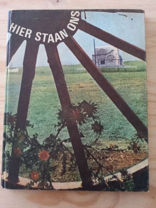 Hier Staan Ons: `n Gelofte Feesbundel.