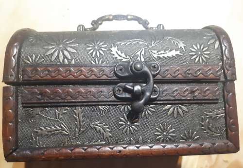 Small vanity wooden chest