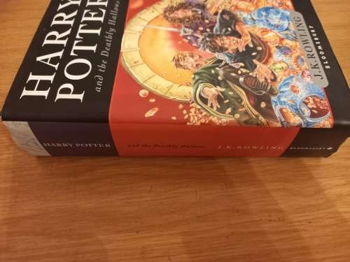 HARRY POTTER and the Deathly Hallows - JK Rowling (1st edition)