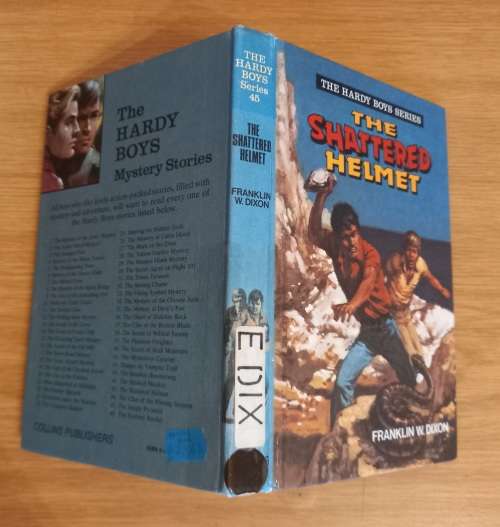 The Hardy Boys Series 45 - The Shattered Helmet - Franklin W Dixon (1979)