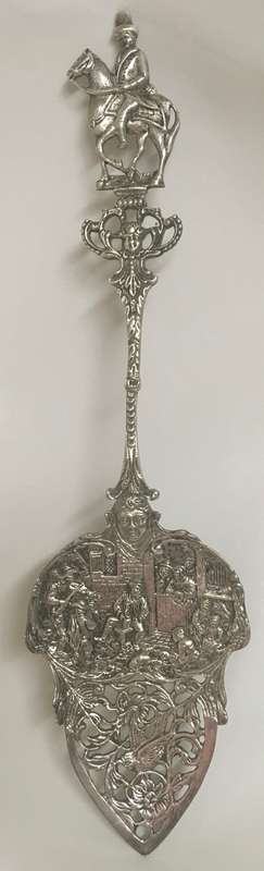 Ornate antique  cake lifter