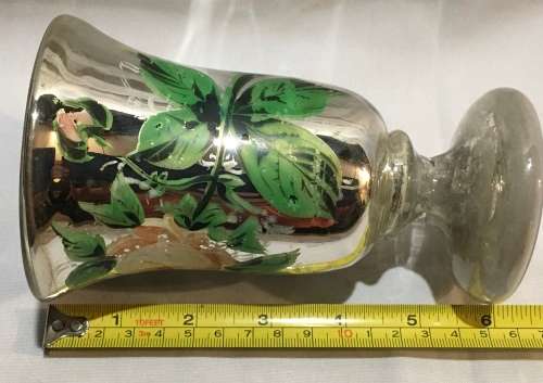 Floral motif wine glass