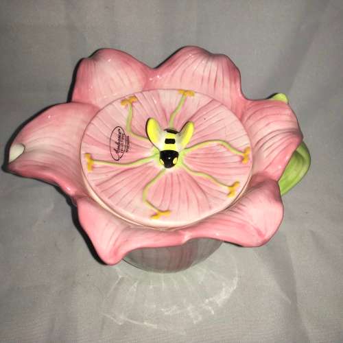Tea pot
