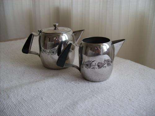 StSt tea pot and milk jug