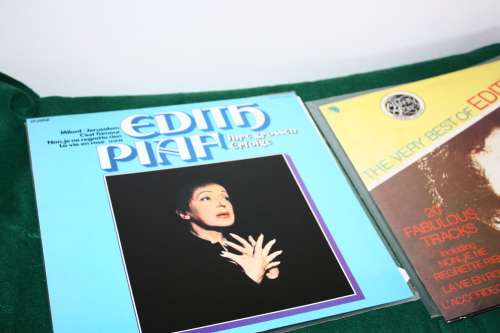 Edith Piaf x 2
