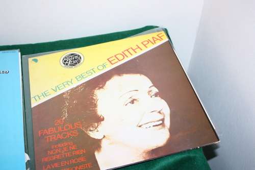 Edith Piaf x 2
