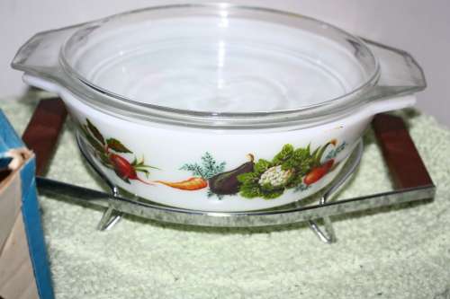 Boxed Pyrex Dish with Stand No 1