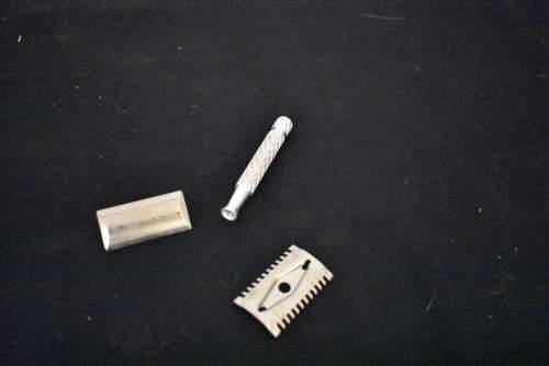 Minora Razor