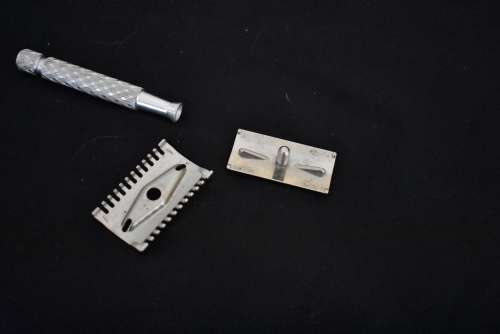 Minora Razor