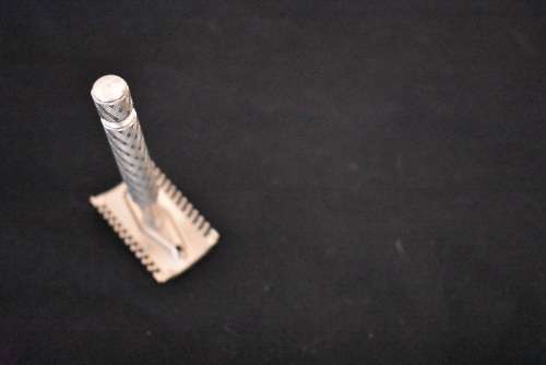 Minora Razor