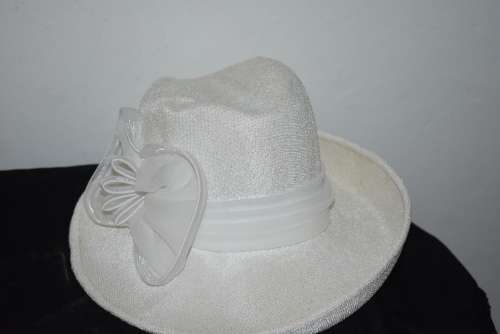3 Vintage White Hats