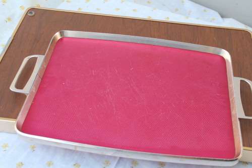 2 Metal Trays