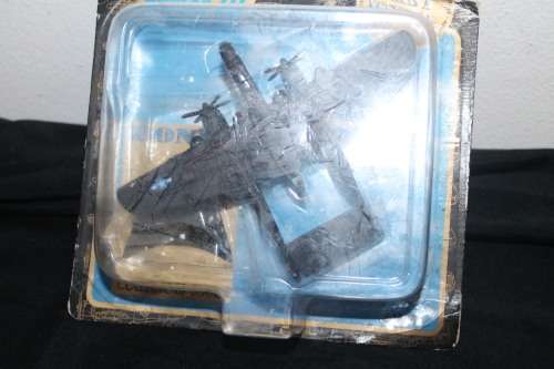 Maisto Tailwinds Black Widow
