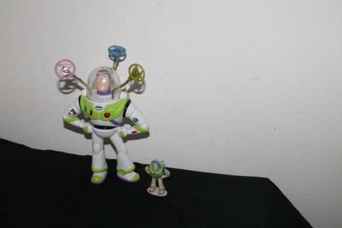 2 Buzz Lightyear Figures