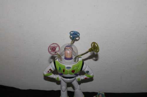 2 Buzz Lightyear Figures