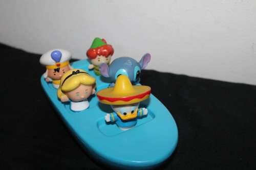 It`s a small world Boat with figures