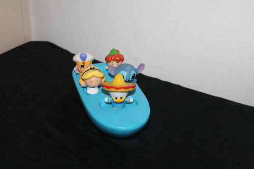 It`s a small world Boat with figures