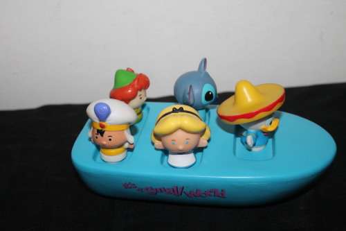 It`s a small world Boat with figures