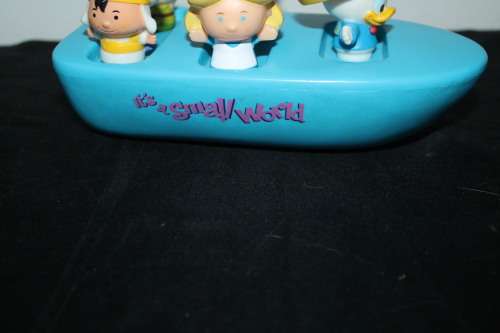 It`s a small world Boat with figures