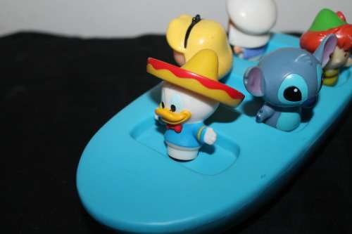 It`s a small world Boat with figures