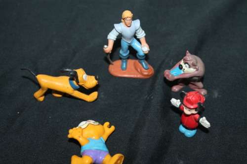 5 Disney figures