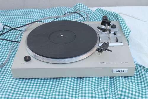 AKAI Turntable