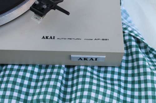 AKAI Turntable