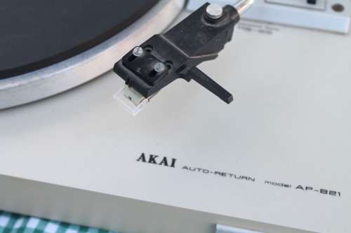 AKAI Turntable