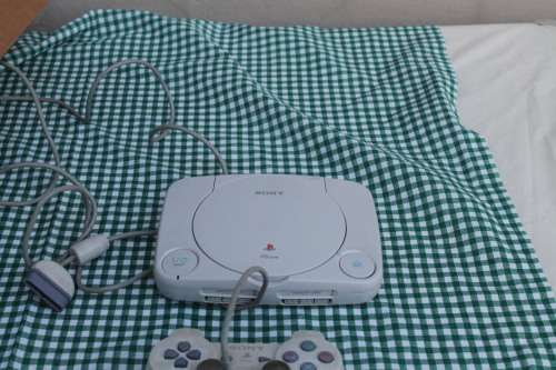 Playstation One Slim with one Controller