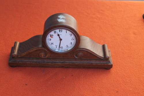Vintage wind up clock