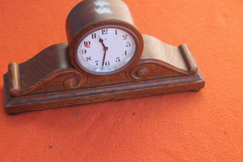 Vintage wind up clock
