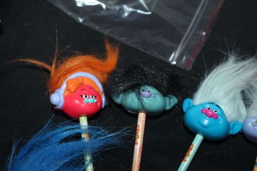 4 Trolls with pencil