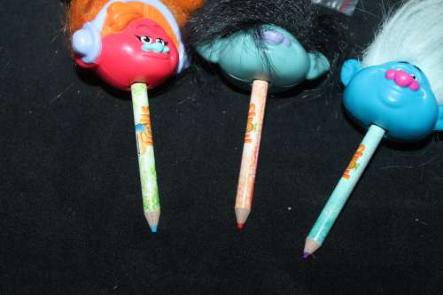 4 Trolls with pencil