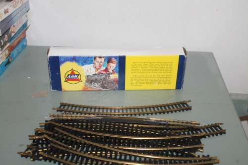 12 Curved Tracks AHM