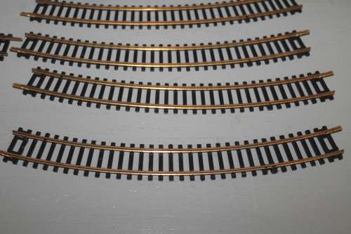 12 Curved Tracks AHM