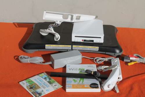 WII Console with Balance Board 2 Games and Extra`s