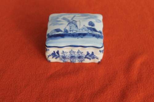 Delft trinket Box