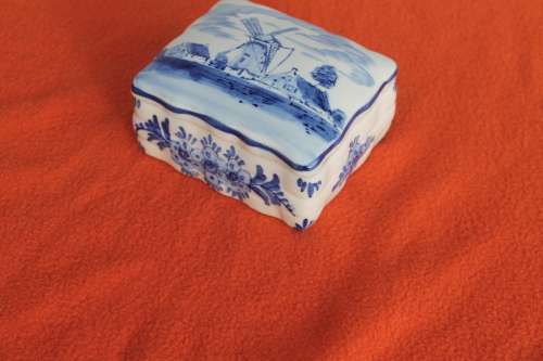 Delft trinket Box