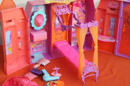 Barbie Wardrobe/house