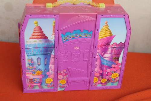 Barbie Wardrobe/house
