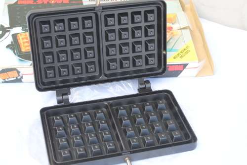 Cast Iron Belgian Waffle Maker