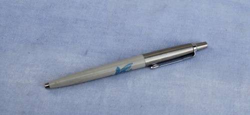 Parker Pen has logo on