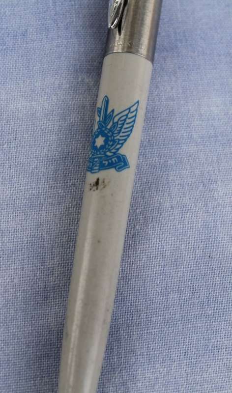 Parker Pen has logo on