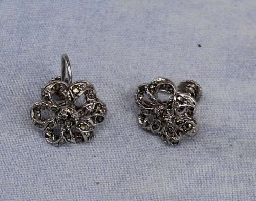 Vintage screw on earrings