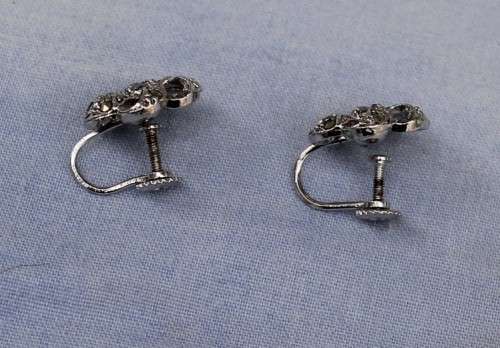 Vintage screw on earrings